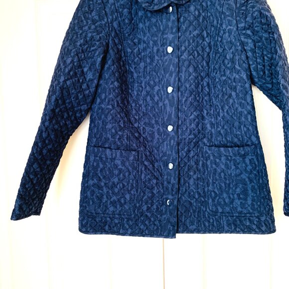 CHICO’S QUILTED 2 Hues of  Blue Jacket Lightweight - Picture 8 of 11